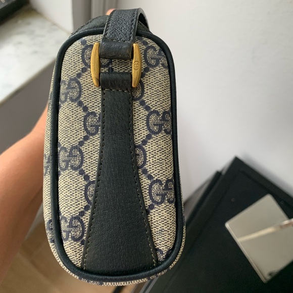 (55) GUCCI 80s Navy Crossbody - Picture 8 of 10